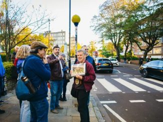 How to Become a Tour Guide