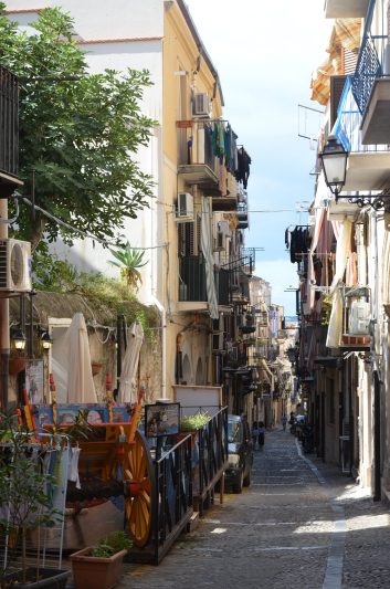 old town cefalu (1)