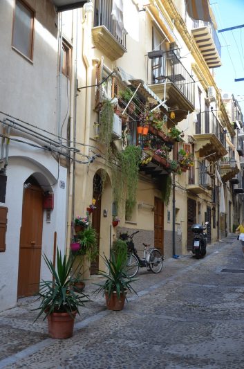 old town cefalu